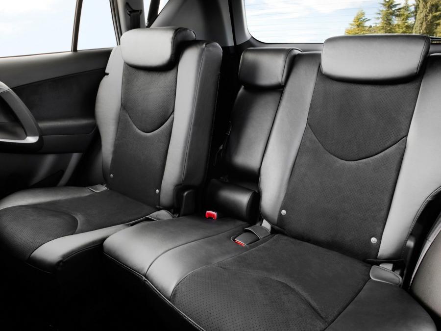  Toyota RAV4 2010 года  (фото 13 из 31)